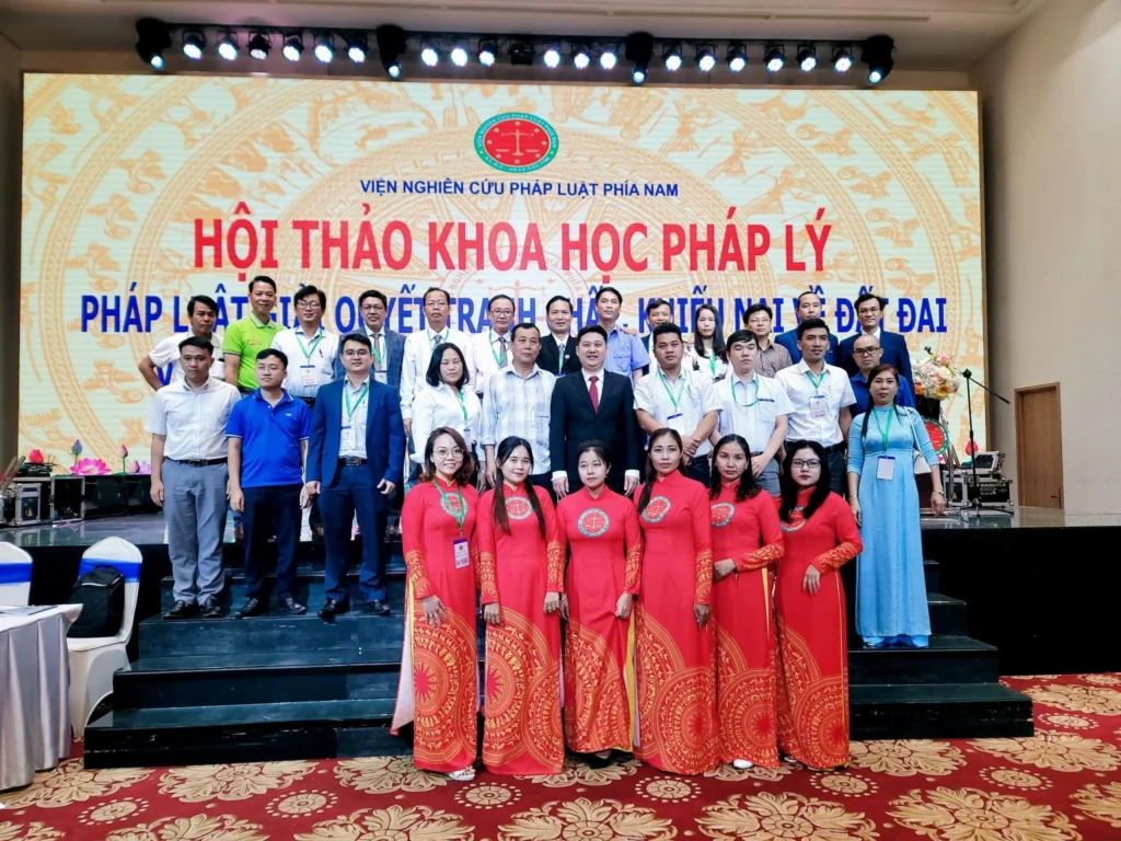 luat su au trung hue tai hoi thao khoa hoc luat dat dai